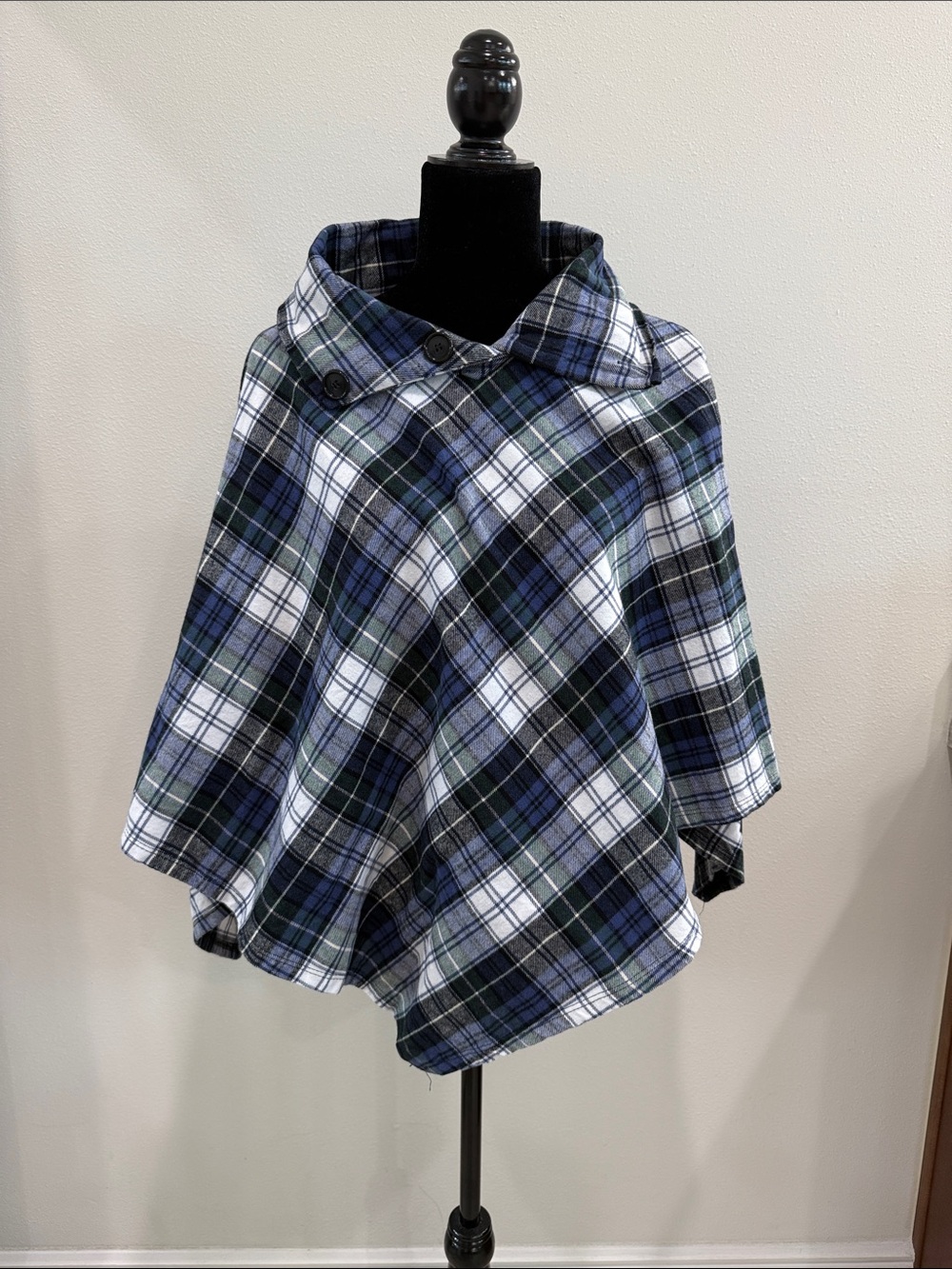 The Vermont Flannel Co women’s flannel poncho S/M -NEOT